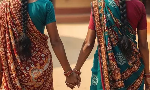 Rajasthan : महिला ने पति छोड़ा, प्रेमिका संग गांव पहुंची