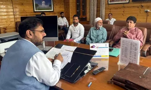 Jammu: प्रतिनिधिमंडल ने सतीश शर्मा से मुलाकात की, विकास-सेवा के मुद्दे उठाए Jammu: प्रतिनिधिमंडल ने सतीश शर्मा से मुलाकात की, विकास-सेवा के मुद्दे उठाए