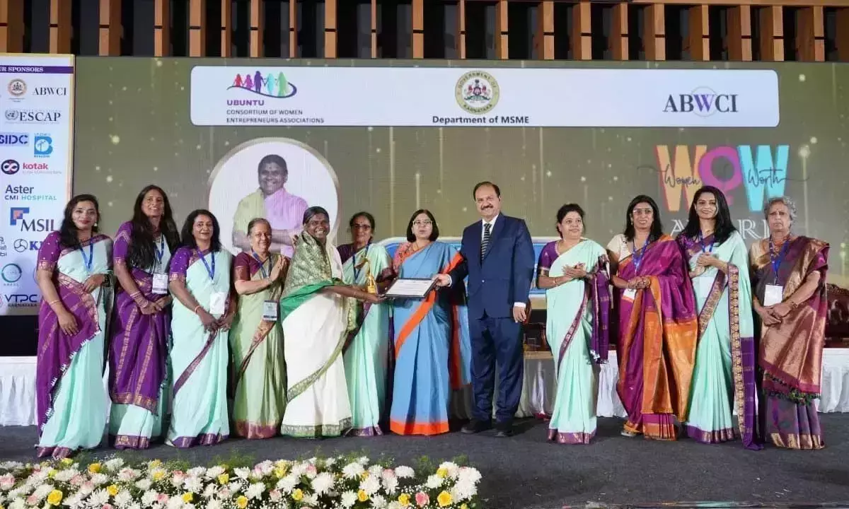 Bengaluru में उबुंटू वूमन ऑफ वर्थ 2025 अवार्ड्स में वरिष्ठ कलाकारों को सम्मान Bengaluru में उबुंटू वूमन ऑफ वर्थ 2025 अवार्ड्स में वरिष्ठ कलाकारों को सम्मान