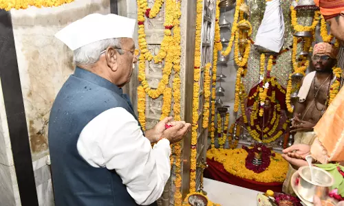Jaipur : राज्यपाल ने सारणेश्वर महादेव के किए दर्शन Jaipur : राज्यपाल ने सारणेश्वर महादेव के किए दर्शन