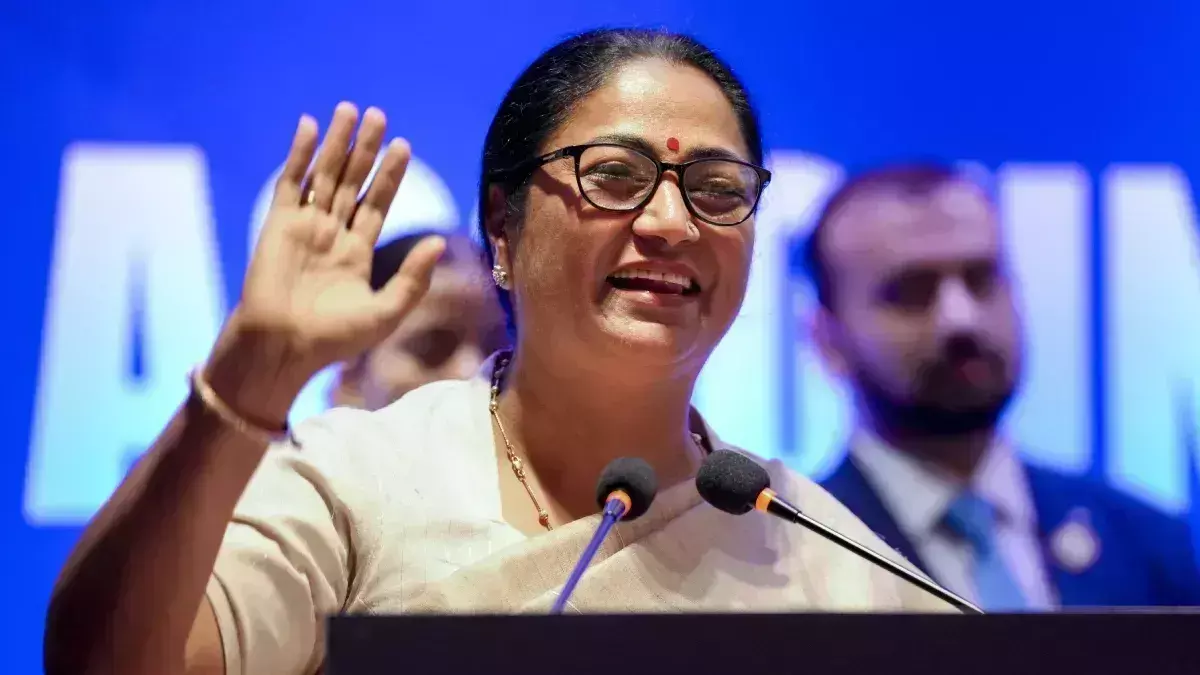 Rekha Gupta ने दी जानकारी, 7000 स्मार्ट क्लास और 100 भाषा प्रयोगशाला की तैयारी Rekha Gupta ने दी जानकारी, 7000 स्मार्ट क्लास और 100 भाषा प्रयोगशाला की तैयारी