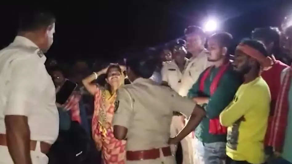 शटडाउन कर बिजली सुधार रहा था लाइनमैन, किसी ने कर दिया चालू, मौत शटडाउन कर बिजली सुधार रहा था लाइनमैन, किसी ने कर दिया चालू, मौत