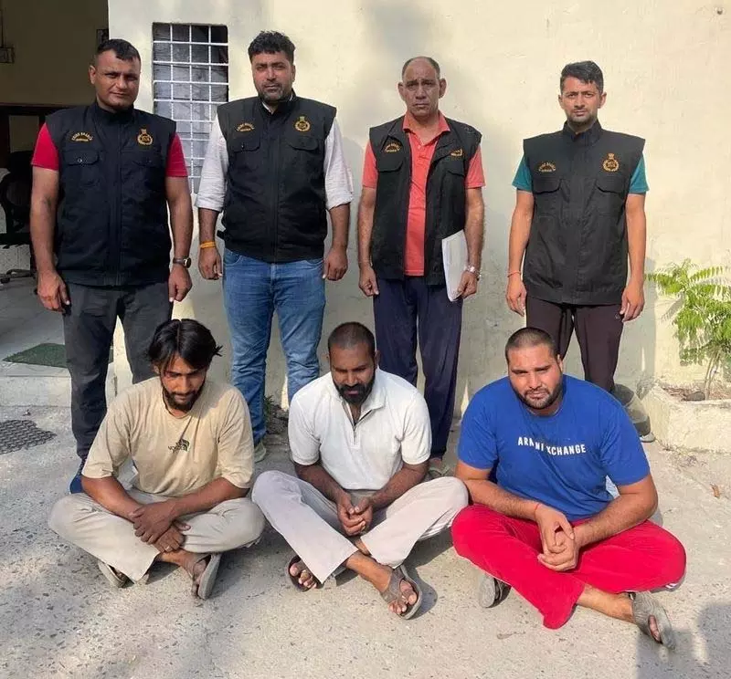 मीट विक्रेता से रंगदारी मांगने के आरोप में तीन गिरफ्तार मीट विक्रेता से रंगदारी मांगने के आरोप में तीन गिरफ्तार