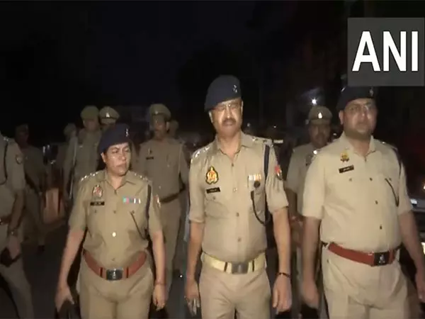 Uttar Pradesh: ईद-उल-अज़हा से पहले मुरादाबाद पुलिस ने की पैदल गश्त Uttar Pradesh: ईद-उल-अज़हा से पहले मुरादाबाद पुलिस ने की पैदल गश्त