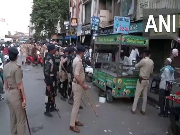 ईद-उल-अज़हा: Surat Police ने लोगों से अपील की कि वे त्योहार मनाएं और सांप्रदायिक सौहार्द बनाए रखें ईद-उल-अज़हा: Surat Police ने लोगों से अपील की कि वे त्योहार मनाएं और सांप्रदायिक सौहार्द बनाए रखें