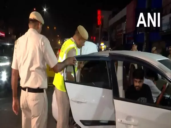 ईद-उल-अज़हा से पहले Delhi Police ने वाहनों की जांच और गश्त की ईद-उल-अज़हा से पहले Delhi Police ने वाहनों की जांच और गश्त की