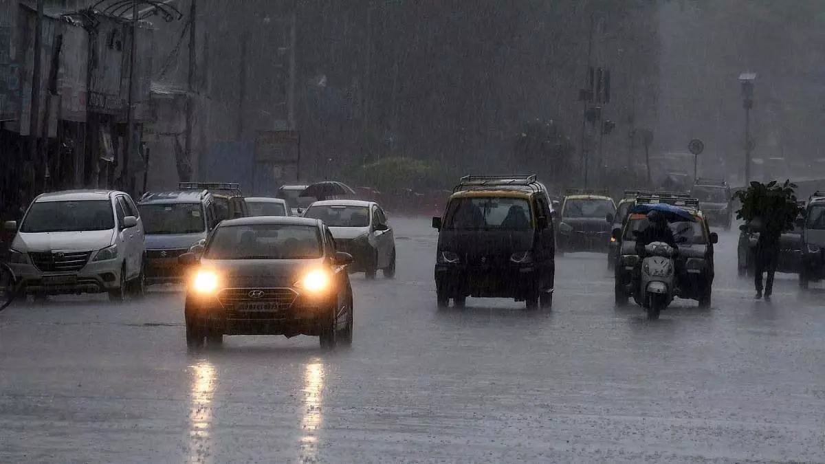 IMD ने सप्ताहांत में आसमान में बादल छाए रहने और हल्की से मध्यम बारिश होने का अनुमान जताया IMD ने सप्ताहांत में आसमान में बादल छाए रहने और हल्की से मध्यम बारिश होने का अनुमान जताया