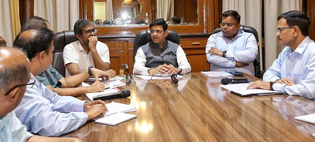 हर घर सोलर पहल: इंदौर की 22 कॉलोनियों के हर घर में छत पर सोलर पैनल लगेंगे हर घर सोलर पहल: इंदौर की 22 कॉलोनियों के हर घर में छत पर सोलर पैनल लगेंगे