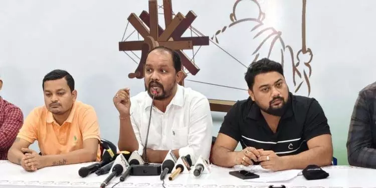 युवा कांग्रेस ने राहुल गांधी के खिलाफ टिप्पणी को लेकर संबित की आलोचना की युवा कांग्रेस ने राहुल गांधी के खिलाफ टिप्पणी को लेकर संबित की आलोचना की