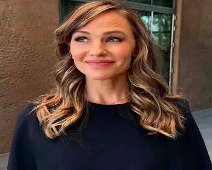 Jennifer Garner ने कहा- मैं आईने में देखने में ज़्यादा समय नहीं बिताती Jennifer Garner ने कहा- मैं आईने में देखने में ज़्यादा समय नहीं बिताती