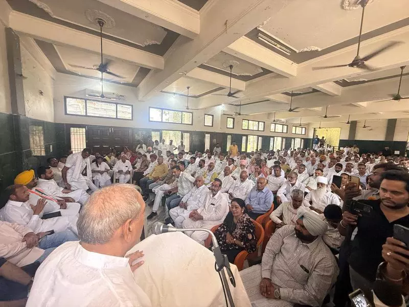Kurukshetra जिला प्रमुख चुनाव को लेकर कांग्रेस पर्यवेक्षकों ने पार्टी कार्यकर्ताओं से की मुलाकात Kurukshetra जिला प्रमुख चुनाव को लेकर कांग्रेस पर्यवेक्षकों ने पार्टी कार्यकर्ताओं से की मुलाकात