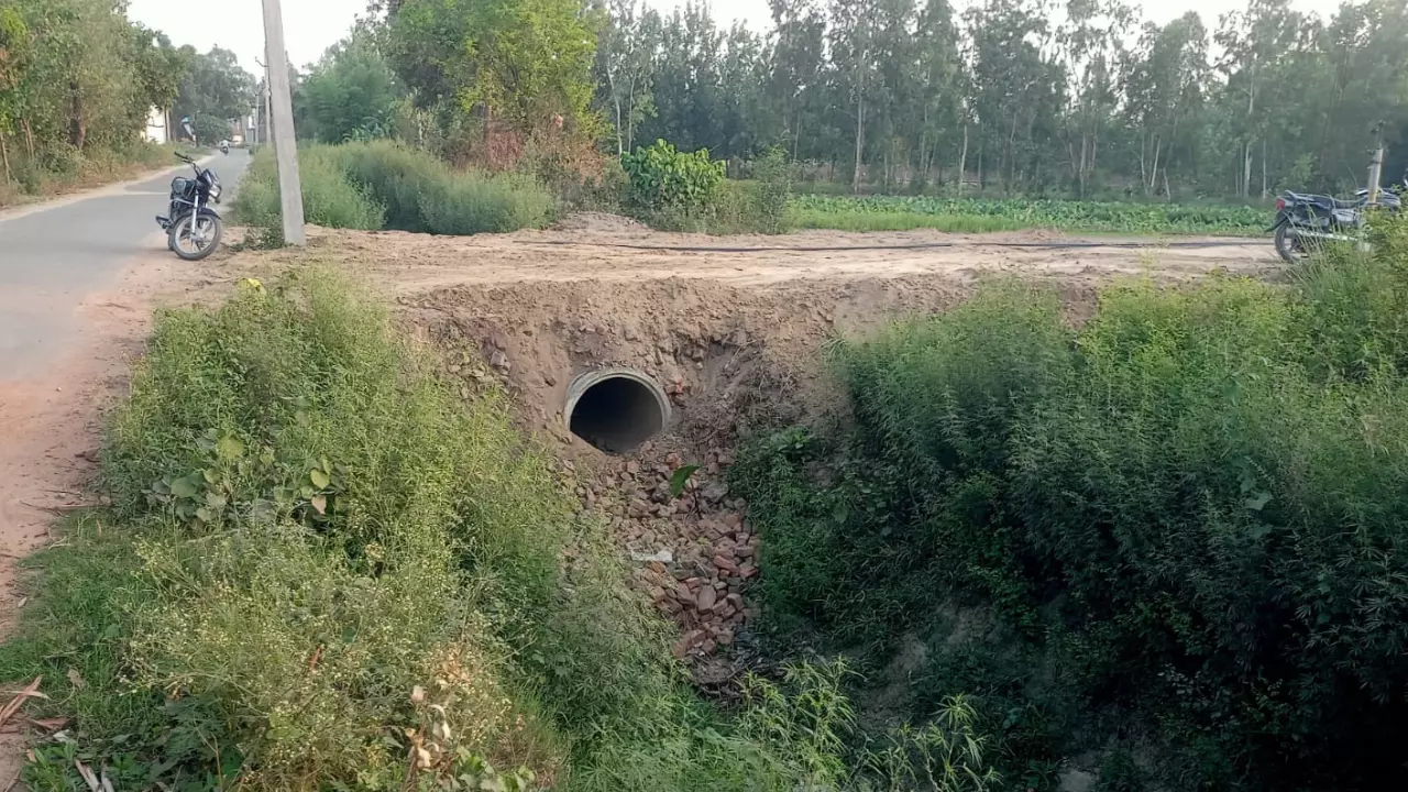 Bareilly: नहरों की जमीन पर कब्जे की होड़, अवैध दुकानों का उछाल Bareilly: नहरों की जमीन पर कब्जे की होड़, अवैध दुकानों का उछाल