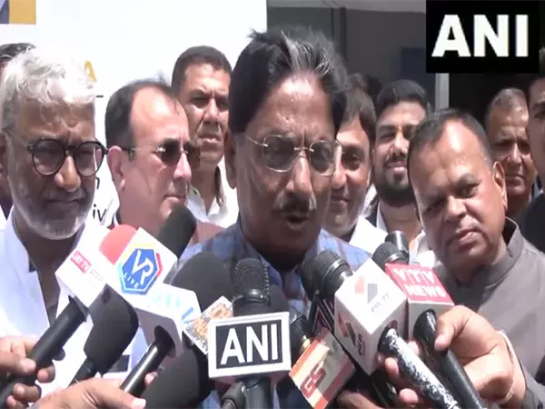 Gujarat Health Minister ने ओमिक्रॉन को गंभीर नहीं बताया Gujarat Health Minister ने ओमिक्रॉन को गंभीर नहीं बताया