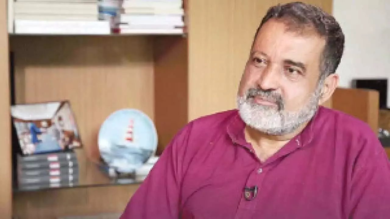 अहंकार छोड़ें, कन्नड़ बोलें, स्थानीय समुदाय का सम्मान करें: Pai अहंकार छोड़ें, कन्नड़ बोलें, स्थानीय समुदाय का सम्मान करें: Pai