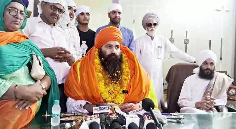 HSGMC के पूर्व प्रमुख बलजीत सिंह दादूवाल ने पंजाब, हरियाणा में धर्मांतरण पर चिंता जताई HSGMC के पूर्व प्रमुख बलजीत सिंह दादूवाल ने पंजाब, हरियाणा में धर्मांतरण पर चिंता जताई