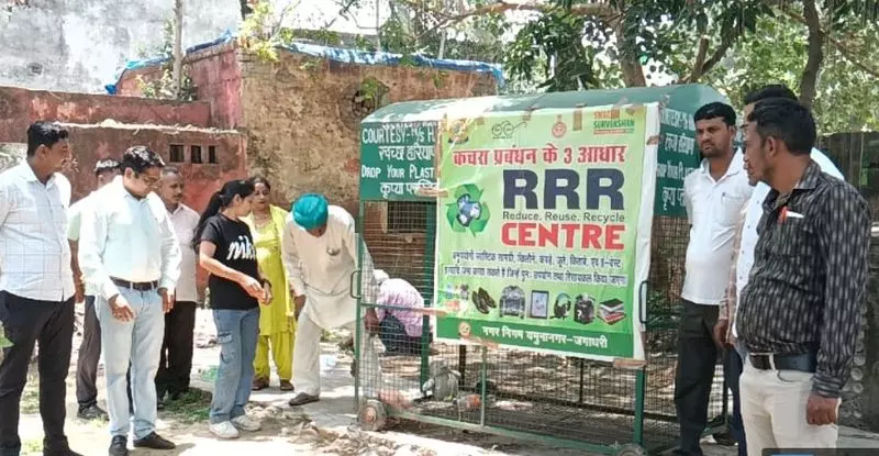 Haryana : यमुनानगर सब्जी मंडी में कपड़े के थैले बांटे गए Haryana : यमुनानगर सब्जी मंडी में कपड़े के थैले बांटे गए