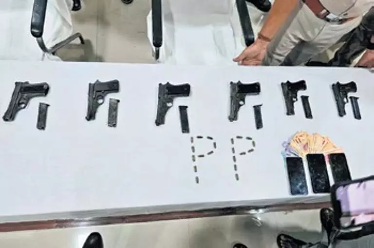 Puri पुलिस ने रथ यात्रा से पहले हथियार तस्करी के आरोप में छह लोगों को किया गिरफ्तार Puri पुलिस ने रथ यात्रा से पहले हथियार तस्करी के आरोप में छह लोगों को किया गिरफ्तार