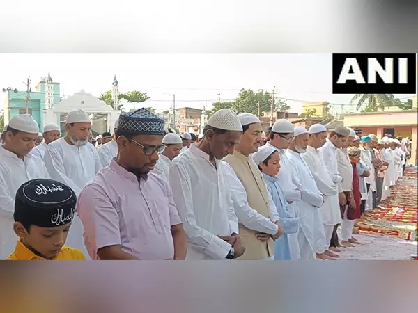 ईद-उल-अज़हा के मौके पर सुपौल में BJP नेता शाहनवाज़ हुसैन ने नमाज़ अदा की ईद-उल-अज़हा के मौके पर सुपौल में BJP नेता शाहनवाज़ हुसैन ने नमाज़ अदा की