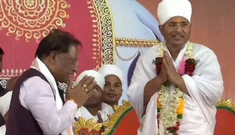 असंग आश्रम सोनपैरी पहुंचे सीएम साय असंग आश्रम सोनपैरी पहुंचे सीएम साय