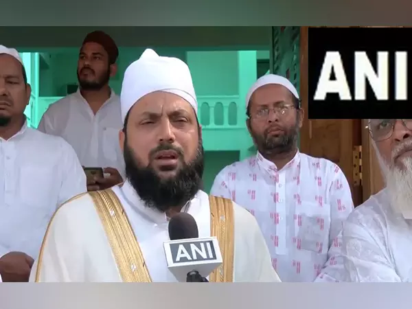 समाजवादी पार्टी के सांसद मौलाना मोहिबुल्लाह नदवी ने Eid-ul-Azha के अवसर पर शुभकामनाएं दीं समाजवादी पार्टी के सांसद मौलाना मोहिबुल्लाह नदवी ने Eid-ul-Azha के अवसर पर शुभकामनाएं दीं