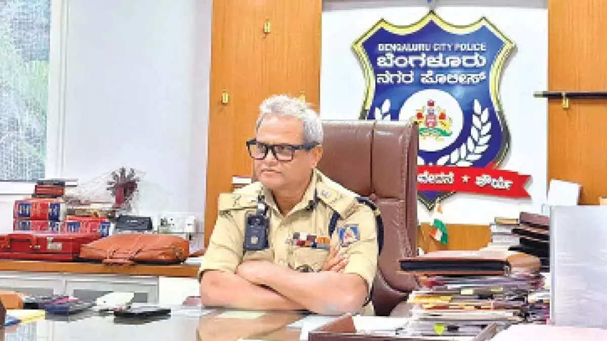 राज्य पुलिस के इतिहास में पहली बार ADGP रैंक के अधिकारी को निलंबित किया गया राज्य पुलिस के इतिहास में पहली बार ADGP रैंक के अधिकारी को निलंबित किया गया