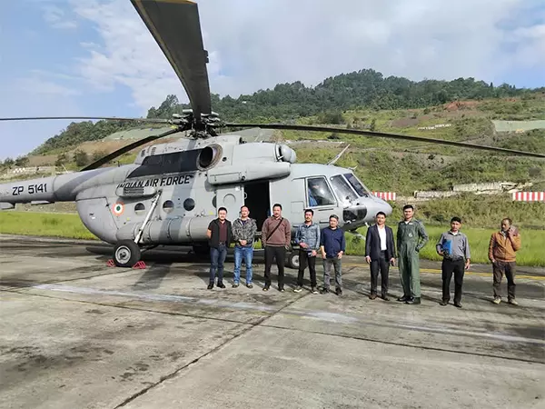 North Sikkim: बचाव अभियान जारी, 1300 किलोग्राम राहत सामग्री हवाई मार्ग से चाटेन पहुंचाई गई North Sikkim: बचाव अभियान जारी, 1300 किलोग्राम राहत सामग्री हवाई मार्ग से चाटेन पहुंचाई गई