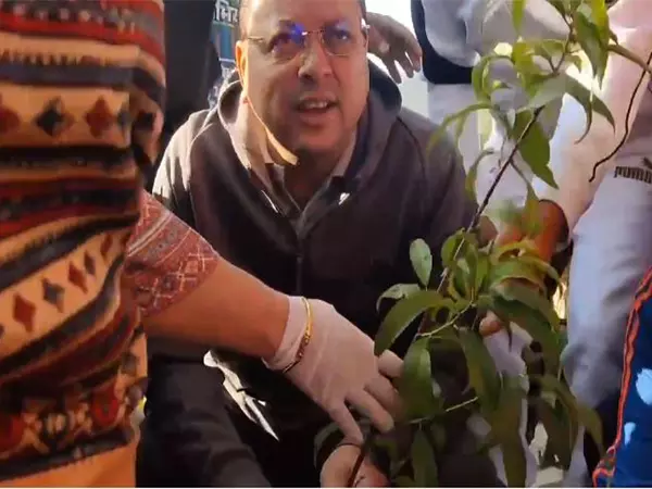 CM पुष्कर सिंह धामी ने पंत पार्क में पौधारोपण और स्वच्छता अभियान में भाग लिया CM पुष्कर सिंह धामी ने पंत पार्क में पौधारोपण और स्वच्छता अभियान में भाग लिया
