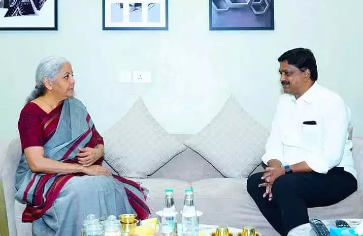 निर्मला ने Rayalaseema में मरुस्थलीकरण से निपटने के लिए मियावाकी वृक्षारोपण को बढ़ावा दिया निर्मला ने Rayalaseema में मरुस्थलीकरण से निपटने के लिए मियावाकी वृक्षारोपण को बढ़ावा दिया