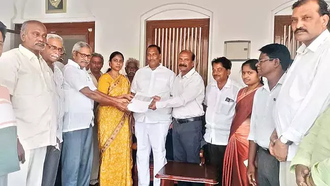 Andhra : स्कूल के लिए 2 करोड़ रुपए की जमीन आवंटित Andhra : स्कूल के लिए 2 करोड़ रुपए की जमीन आवंटित