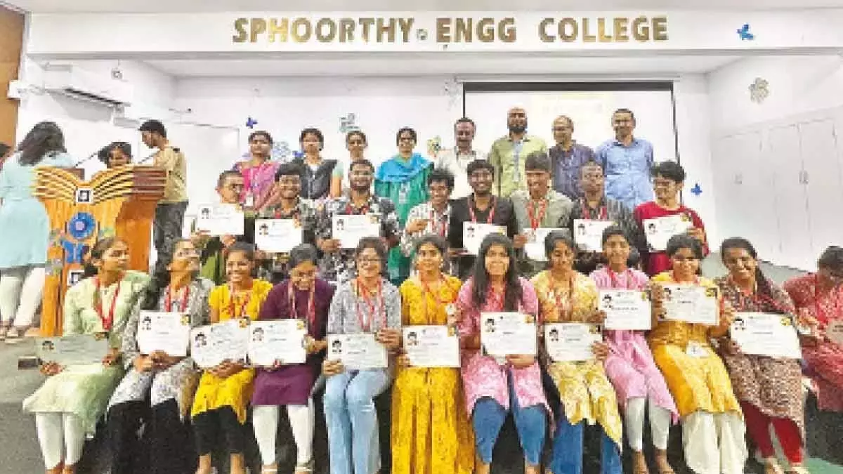 स्फूर्ति इंजीनियरिंग कॉलेज ने तेलंगाना स्थापना दिवस मनाया स्फूर्ति इंजीनियरिंग कॉलेज ने तेलंगाना स्थापना दिवस मनाया