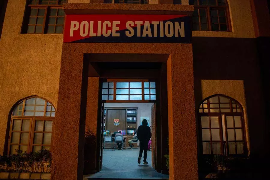 मुर्शिदाबाद हिंसा: पिता-पुत्र हत्या मामले में Bengal पुलिस ने 13 के खिलाफ आरोपपत्र दायर किया मुर्शिदाबाद हिंसा: पिता-पुत्र हत्या मामले में Bengal पुलिस ने 13 के खिलाफ आरोपपत्र दायर किया