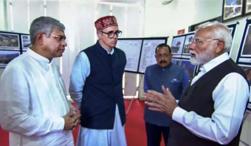 प्रधानमंत्री के दृढ़ संकल्प से कश्मीर रेल संपर्क संभव हुआ: Vaishnaw प्रधानमंत्री के दृढ़ संकल्प से कश्मीर रेल संपर्क संभव हुआ: Vaishnaw