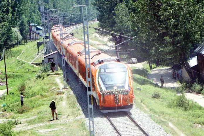 Kashmir के लिए ट्रेन: इंजीनियरिंग के चमत्कारों और अद्भुत सौंदर्य से होकर यात्रा Kashmir के लिए ट्रेन: इंजीनियरिंग के चमत्कारों और अद्भुत सौंदर्य से होकर यात्रा