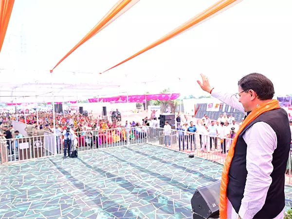 CM धामी ने नैनीताल में 126 करोड़ 69 लाख रुपये की 27 परियोजनाओं का लोकार्पण और शिलान्यास किया CM धामी ने नैनीताल में 126 करोड़ 69 लाख रुपये की 27 परियोजनाओं का लोकार्पण और शिलान्यास किया