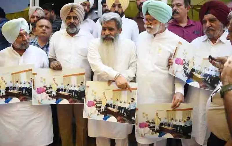 मेरे चुनाव प्रचार को पटरी से उतारने के लिए राजनीति से प्रेरित कार्रवाई: Bharat Bhushan Ashu मेरे चुनाव प्रचार को पटरी से उतारने के लिए राजनीति से प्रेरित कार्रवाई: Bharat Bhushan Ashu
