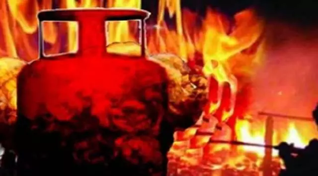 Pakistan : गैस सिलेंडर ब्लास्ट में 6 की मौत, 2 घायल Pakistan : गैस सिलेंडर ब्लास्ट में 6 की मौत, 2 घायल