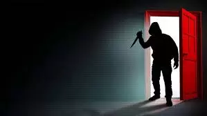 अपनी मां की हत्या के आरोप में व्यक्ति गिरफ्तार अपनी मां की हत्या के आरोप में व्यक्ति गिरफ्तार