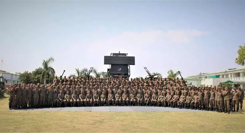 GOC राइजिंग स्टार कोर ने वायु रक्षा ब्रिगेड की ऑपरेशन तैयारियों की समीक्षा की GOC राइजिंग स्टार कोर ने वायु रक्षा ब्रिगेड की ऑपरेशन तैयारियों की समीक्षा की