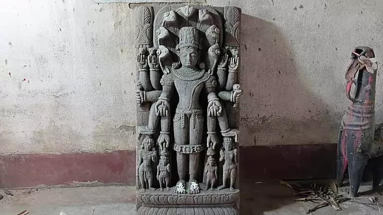 West Bengal:बांकुरा में प्राचीन विष्णु प्रतिमा ने मचाई हलचल West Bengal:बांकुरा में प्राचीन विष्णु प्रतिमा ने मचाई हलचल