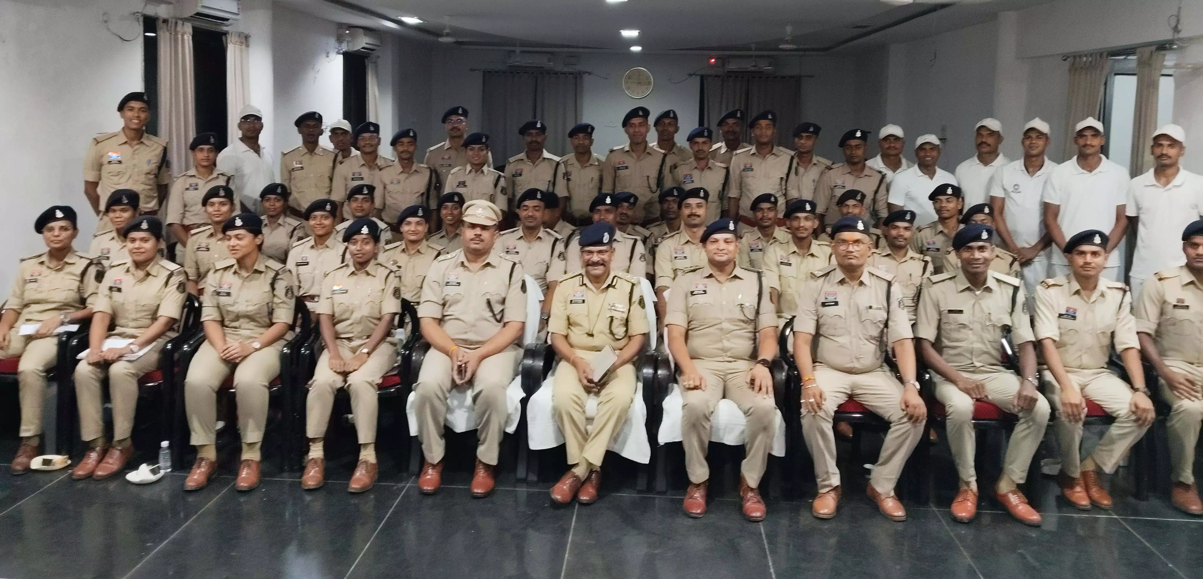 रायपुर में 52 नवनियुक्त सूबेदारों का दो दिवसीय शैक्षणिक भ्रमण संपन्न रायपुर में 52 नवनियुक्त सूबेदारों का दो दिवसीय शैक्षणिक भ्रमण संपन्न