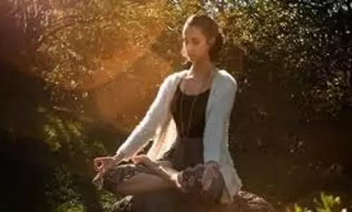Mindfulness : खुश रहने का एक सरल और प्रभावी तरीका Mindfulness : खुश रहने का एक सरल और प्रभावी तरीका