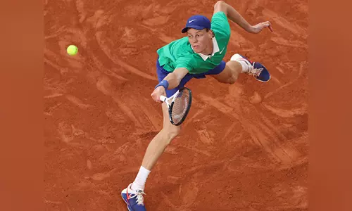 French Open: सेमीफाइनल में सिनर ने जोकोविच को हराया, अल्काराज़ के खिलाफ़ ऐतिहासिक खिताबी भिड़ंत की तैयारी की French Open: सेमीफाइनल में सिनर ने जोकोविच को हराया, अल्काराज़ के खिलाफ़ ऐतिहासिक खिताबी भिड़ंत की तैयारी की