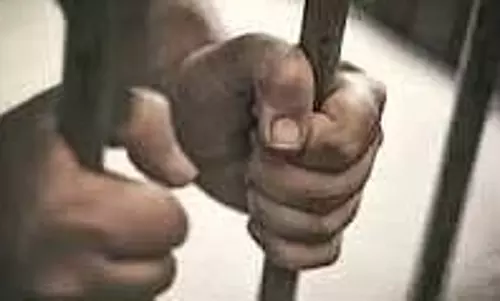 Mumbai : महाराष्ट्र विधान मंडल के निलंबित कैशियर को आय से अधिक संपत्ति रखने के आरोप में 7 साल की जेल Mumbai : महाराष्ट्र विधान मंडल के निलंबित कैशियर को आय से अधिक संपत्ति रखने के आरोप में 7 साल की जेल