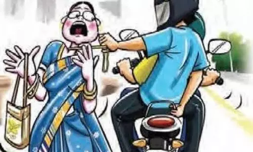 Indore : बंदूक की नोक पर महिला से सोने की चेन लूटने के आरोप में 2 लोग गिरफ्तार Indore : बंदूक की नोक पर महिला से सोने की चेन लूटने के आरोप में 2 लोग गिरफ्तार