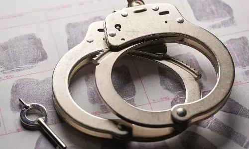 Indore : बदला लेने के लिए महिला पर चाकू से हमला करने के आरोप में व्यापारी समेत पांच गिरफ्तार