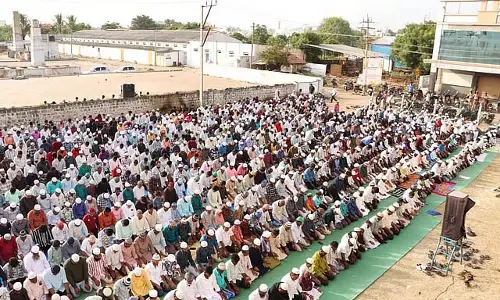 Bakrid Festival : नमक्कल में मुस्लिम विशेष नमाज अदा करते