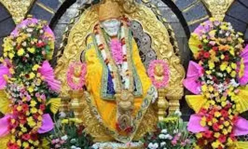 Shirdi: साईं बाबा मंदिर से लाखों की चोरी, हंगामा Shirdi: साईं बाबा मंदिर से लाखों की चोरी, हंगामा
