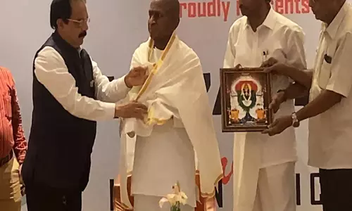 Coimbatore में इलैयाराजा को व्यावसायिक उत्कृष्टता पुरस्कार से सम्मानित किया गया Coimbatore में इलैयाराजा को व्यावसायिक उत्कृष्टता पुरस्कार से सम्मानित किया गया