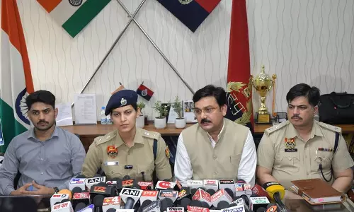 पंचकूला पुलिस ने HSSC की फर्जी वेबसाइट का भंडाफोड़ किया, 6 लोग गिरफ्तार पंचकूला पुलिस ने HSSC की फर्जी वेबसाइट का भंडाफोड़ किया, 6 लोग गिरफ्तार