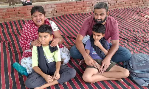 Haryana : नौ महीने से लापता लड़की के परिवार ने हिसार में दिया धरना
